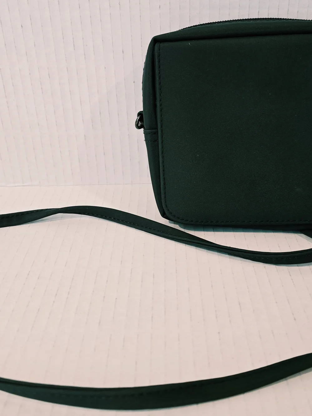 Mary Kay Black Messenger Bag with Mirror Compact - Picture 2 of 3